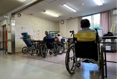 1階食堂兼娯楽スペース